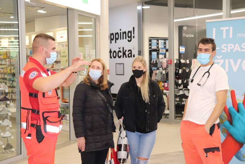 crveni križ supernova (17)