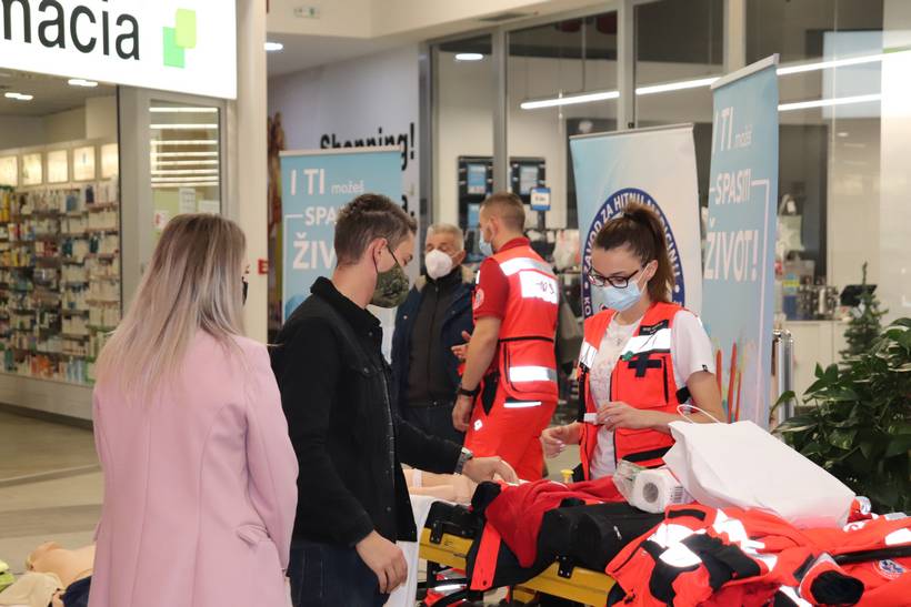 crveni križ supernova (2)