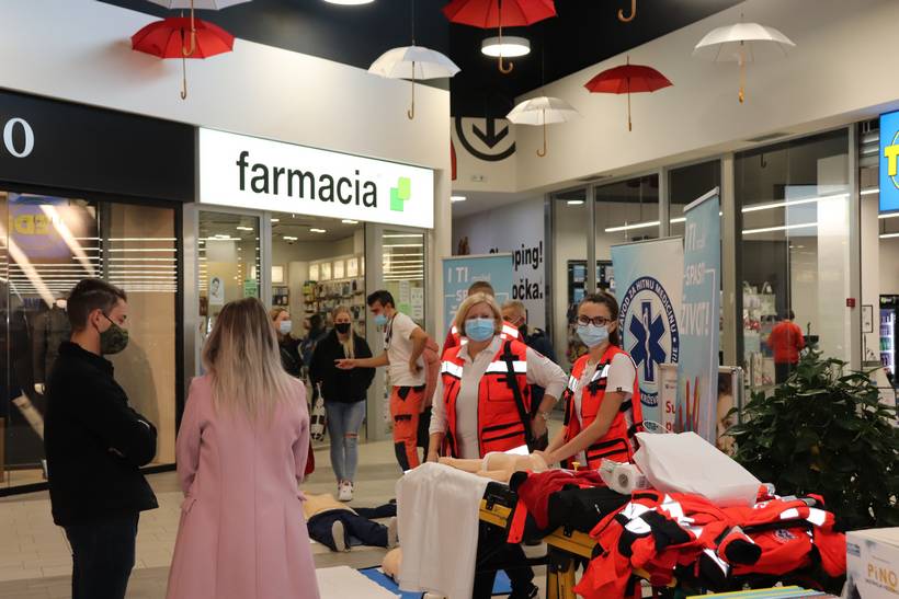 crveni križ supernova (22)