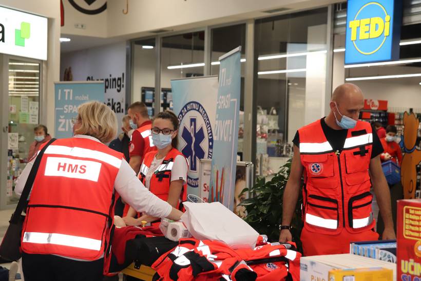 crveni križ supernova (23)