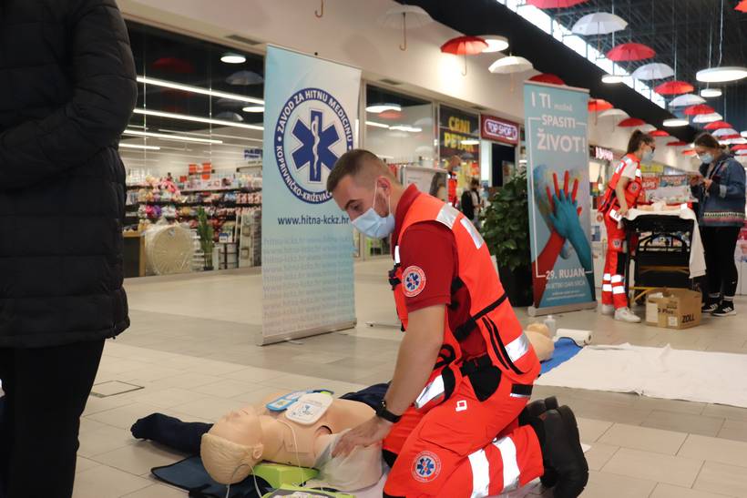 crveni križ supernova (7)