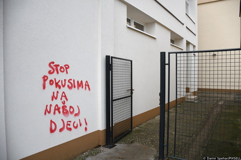 Na pročelju bjelovarske škole osvanuo grafit