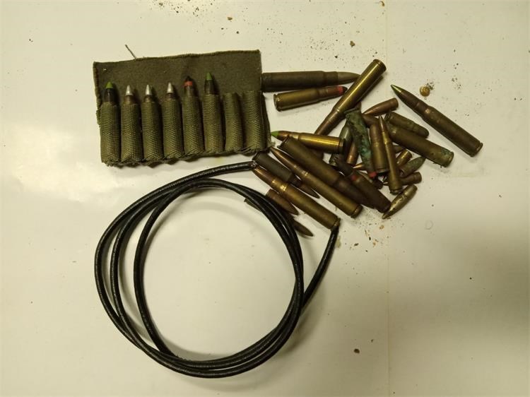 Osoba policiji predala metar sporogorećeg štapina i 24 komada raznog streljiva