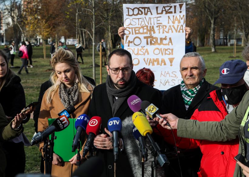 Roditelji-odgojitelji dočekali Tomaševića u parku: “Postat ćemo socijalni slučajevi”