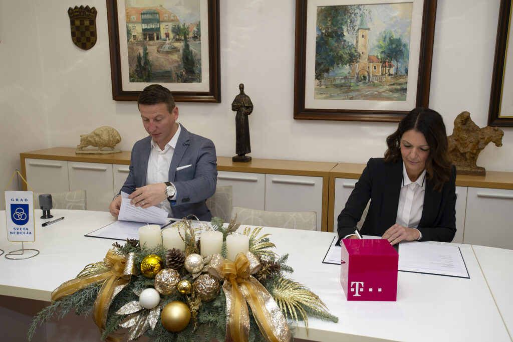 Dario Zurovec, Grad Sveta Nedelja i Marijana Bačić, HT