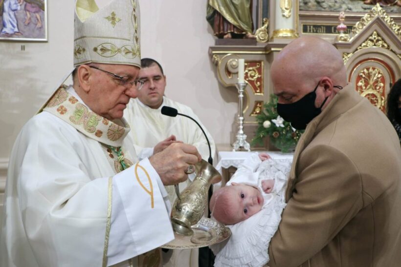Biskup Škvorćević krstio Franju, 12 dijete obitelji Černušak