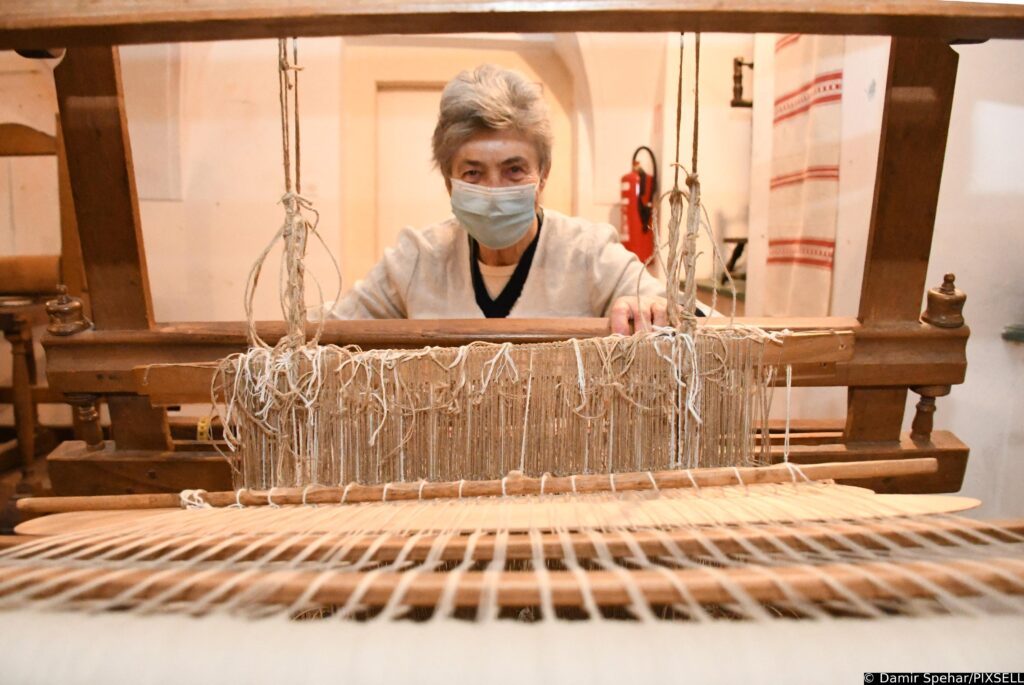 U Koprivnici otvoren Srednjovjekovni božićni sajam