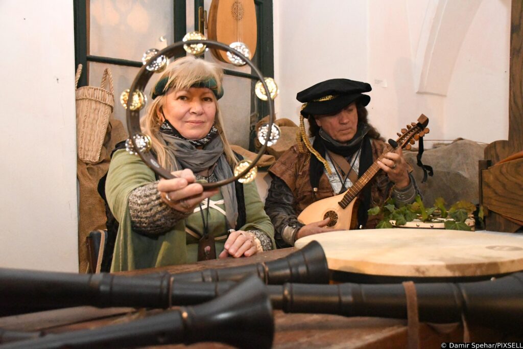 U Koprivnici otvoren Srednjovjekovni božićni sajam