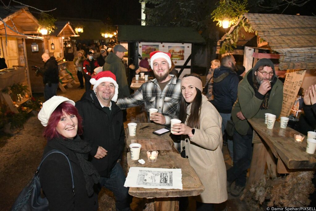 U Koprivnici otvoren Srednjovjekovni božićni sajam