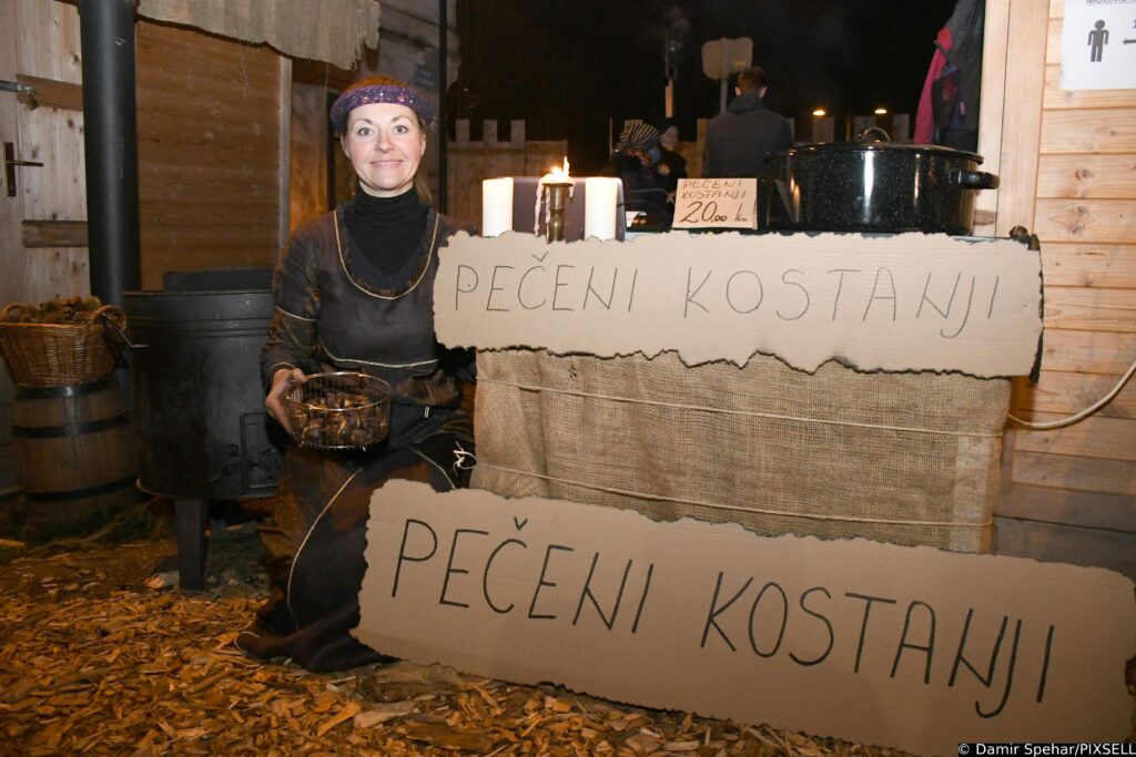 U Koprivnici otvoren Srednjovjekovni božićni sajam