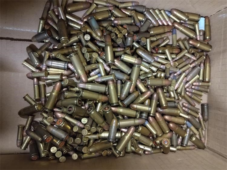 Osoba policiji predala pištolj i više od 250 komada streljiva