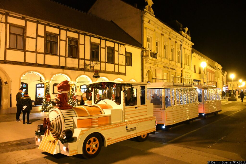 Središte Koprivnice zasjalo u blagdanskom ruhu