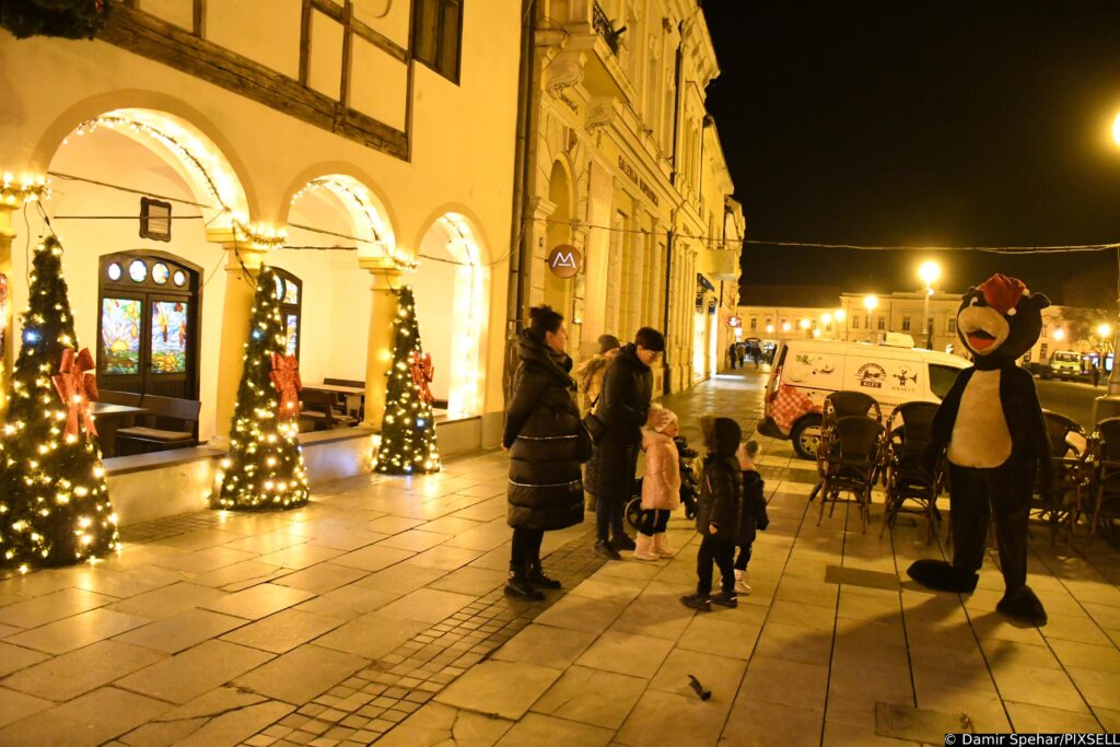 Središte Koprivnice zasjalo u blagdanskom ruhu