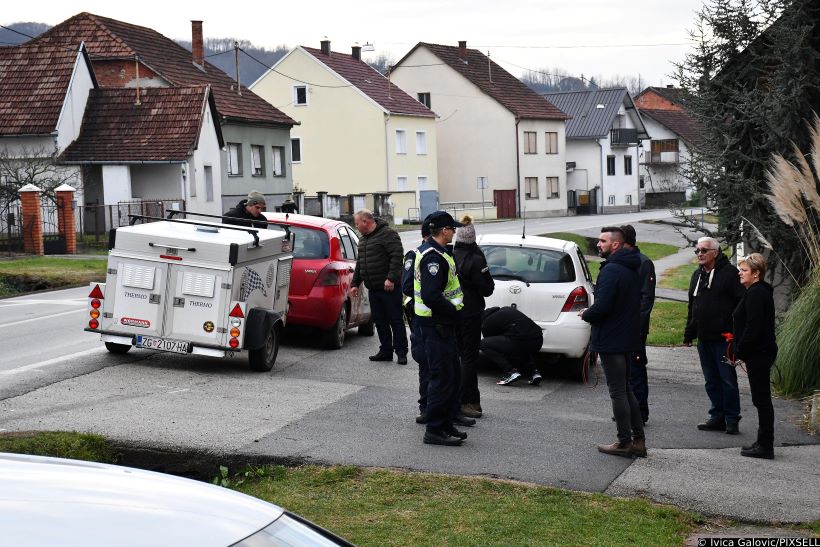 Automobil naletio na dijete na pješačkom prijelazu, lakše je ozlijeđeno