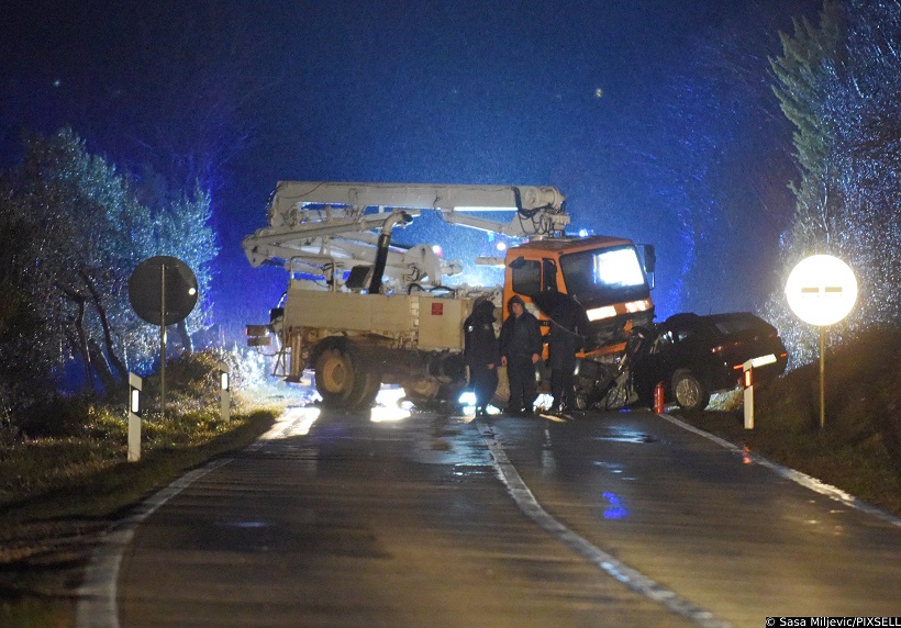 Bale: U sudaru s kamionom poginuo vozač osobnog automobila