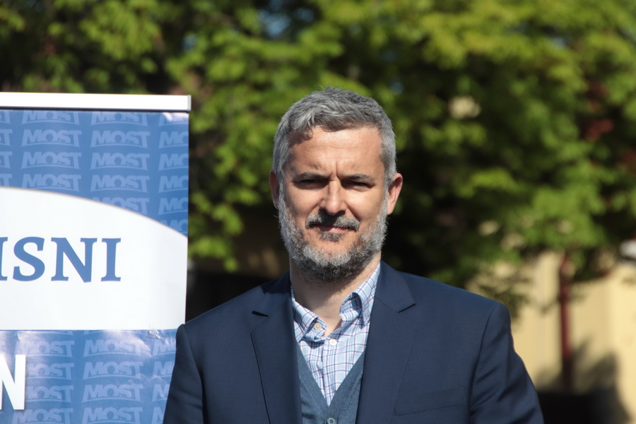 review-2021-009_resize