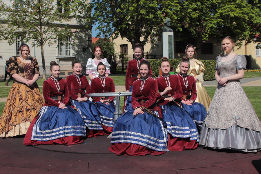 review-2021-012_resize