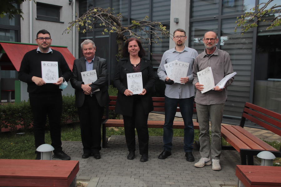 review-2021-016_resize