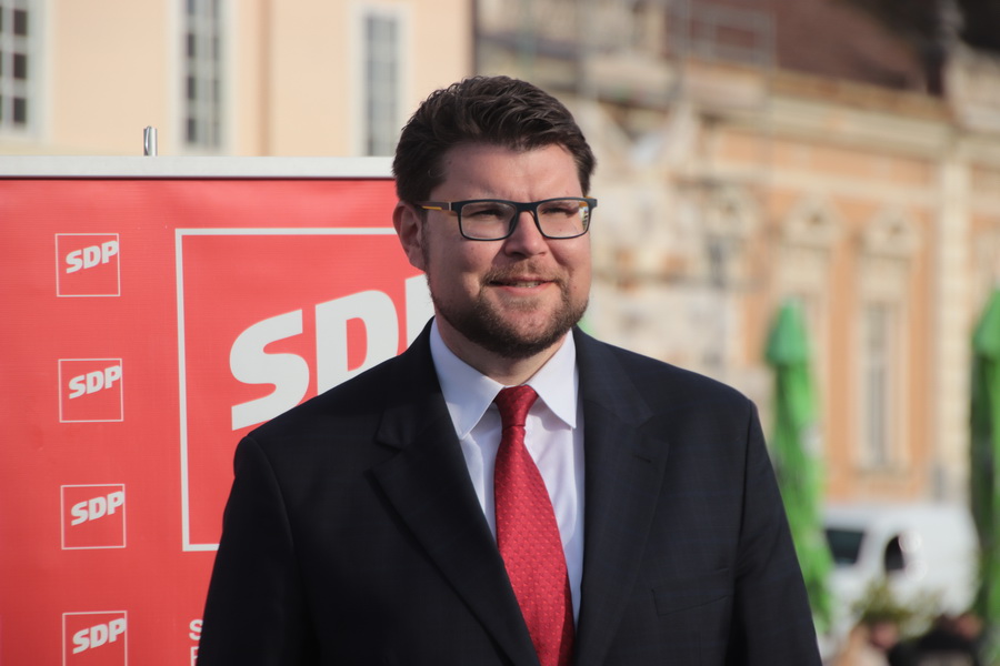 review-2021-021_resize