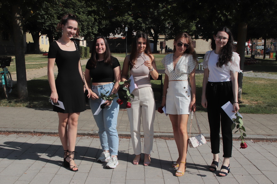 review-2021-043_resize