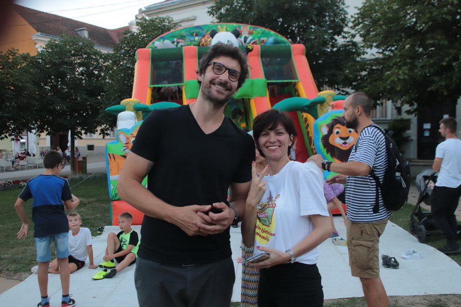 review-2021-050_resize