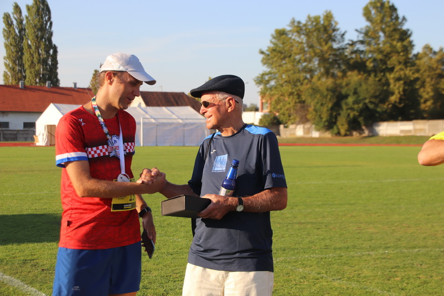 review-2021-072_resize