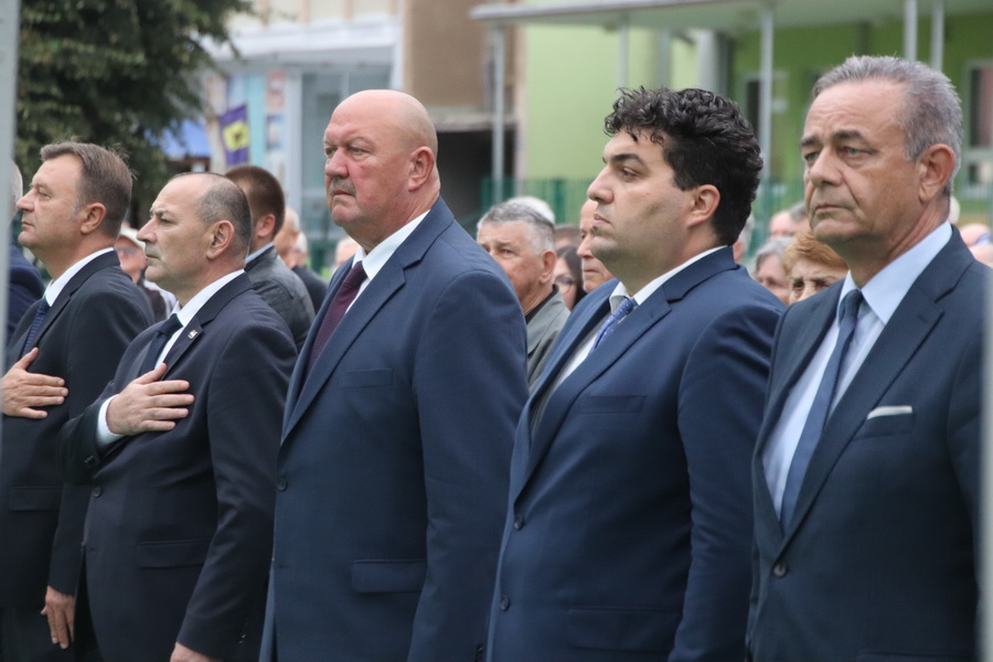 review-2021-074_resize