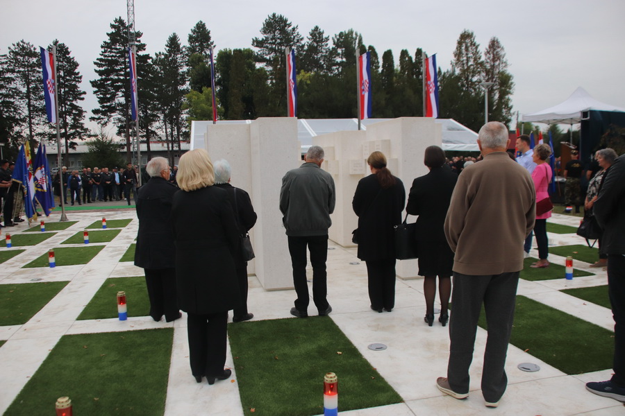 review-2021-075_resize