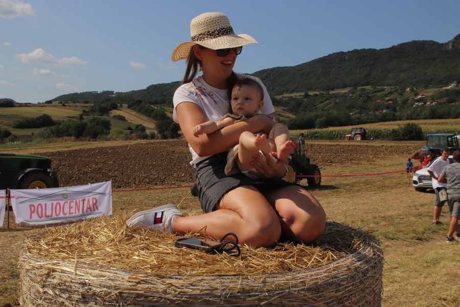 review-2021-104_resize