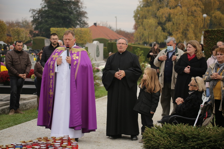 review-2021-114_resize