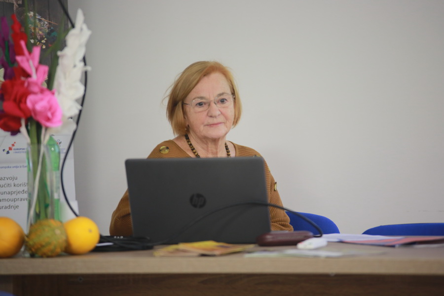 review-2021-125_resize