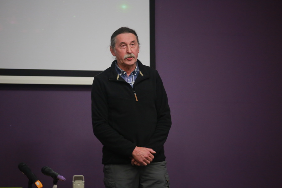 review-2021-126_resize