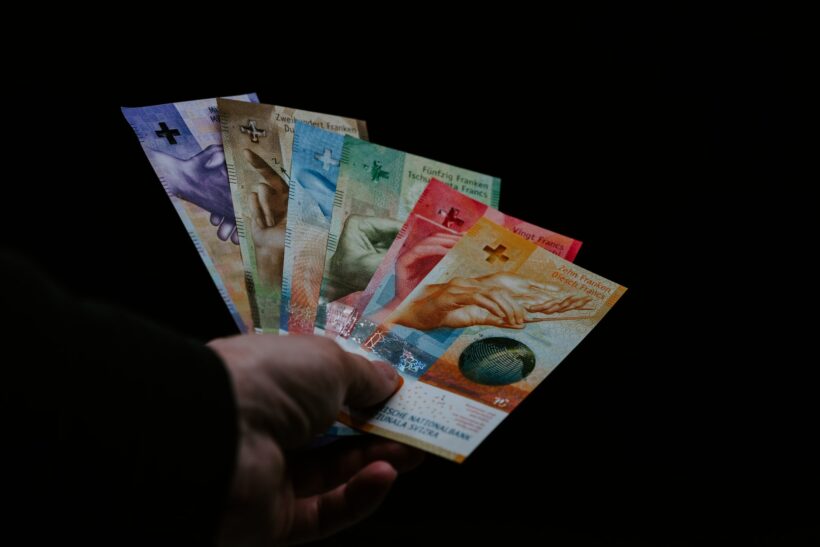 U mjenjačnicama zamijenili lažnih 5000 švicarskih franaka