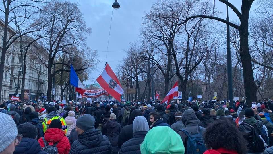 Na prosvjedu protiv covid mjera u Beču 40.000 ljudi, demonstracije i u njemačkim gradovima