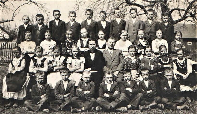6 oko 1940. djeca pučke škole u dijanešu