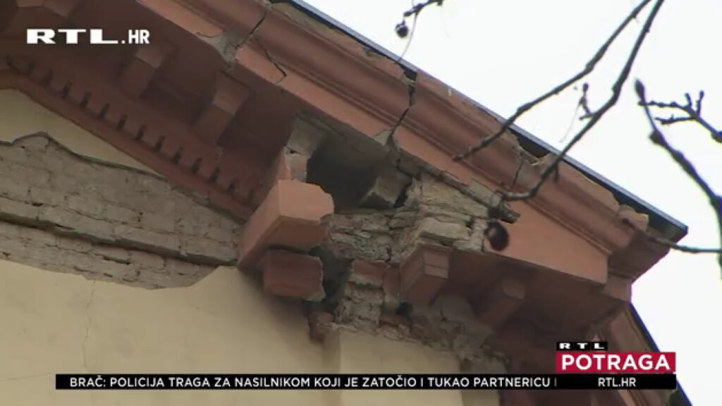 Na zagrebačkim fasadama i dalje stoje upozorenja da pada žbuka. Tko odgovara kad nastrada prolaznik?