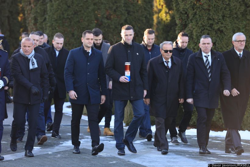 Domovinski pokret položio vijenac na Memorijalnom groblju u Vukovaru