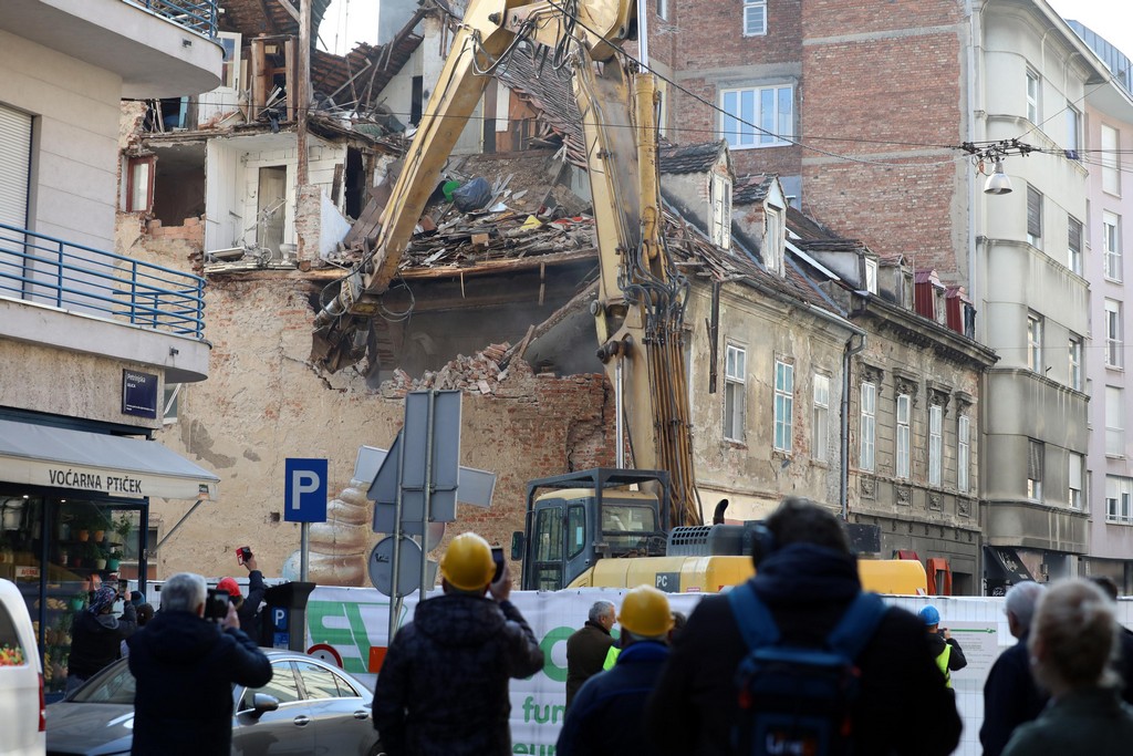 Zagreb: Počelo Je Rušenje Zgrade Na Uglu Đorđićeve I Petrinjske, Simbol Zagrebačkog Potresa