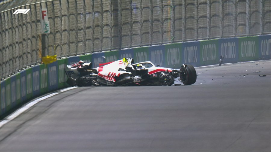 VN S. Arabije: Hamilton ispao, Schumacher se zabio u ogradu