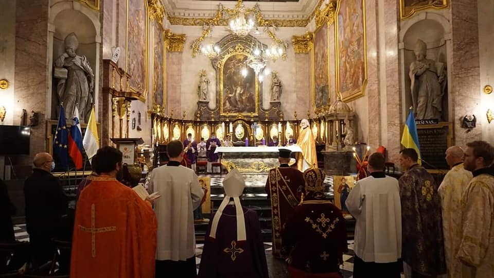 U ljubljanskoj katedrali vladika Stipić služio liturgiju za mir u Ukrajini