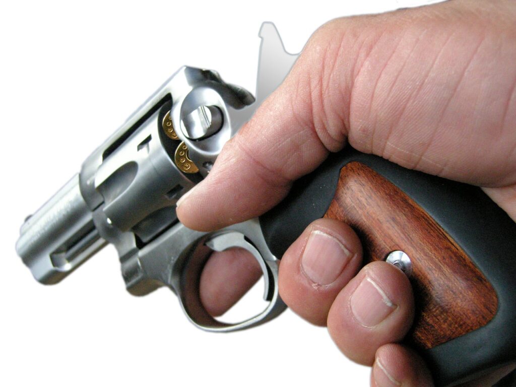 Iz plinskog revolvera 30-godišnjak propucao 18-godišnjaka