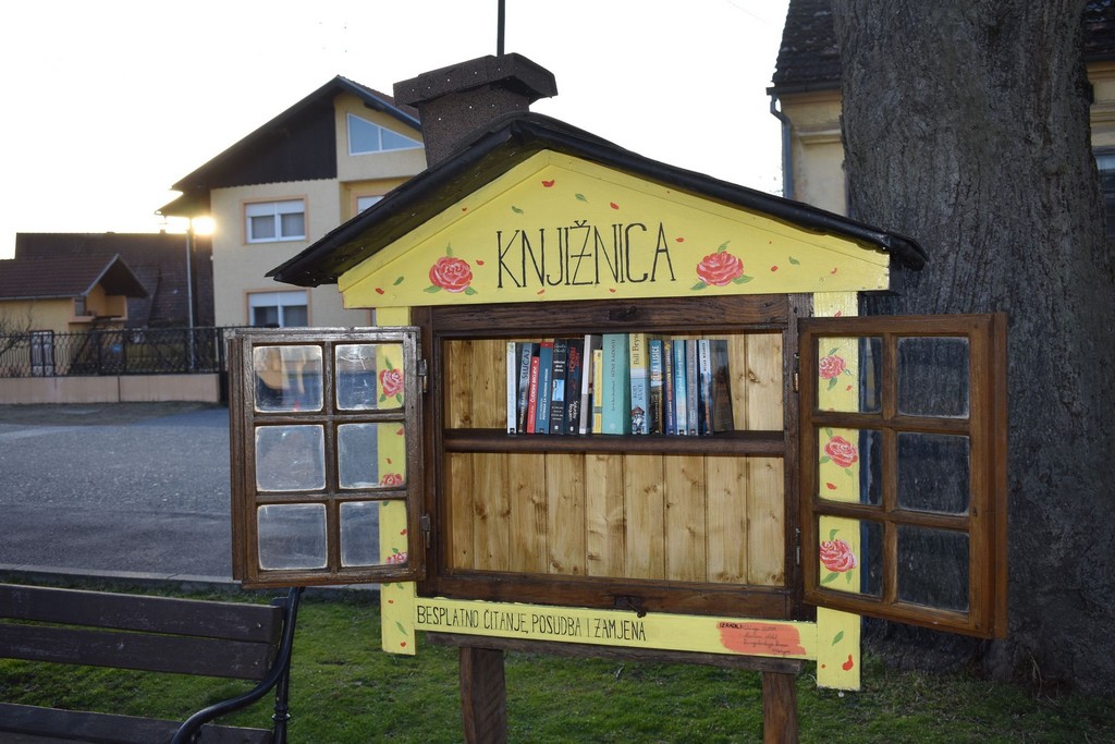 ulična knjižnica (2)