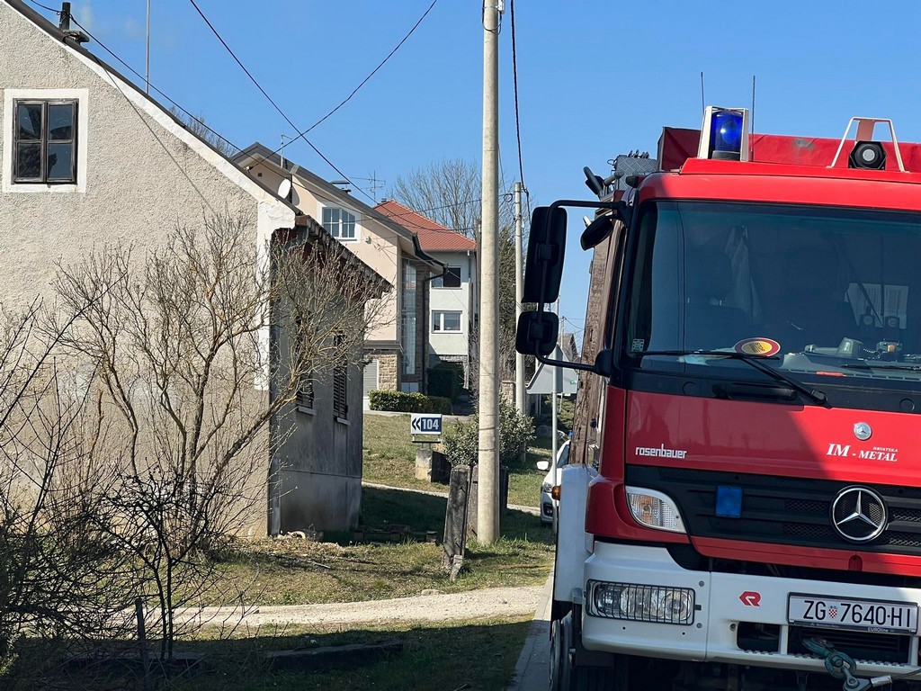 Vatrogasci požar (1)