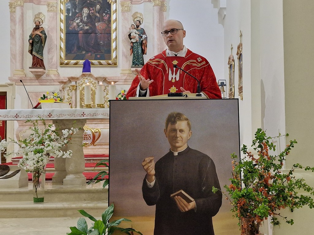 002 O. Vinko Mamić propovijeda