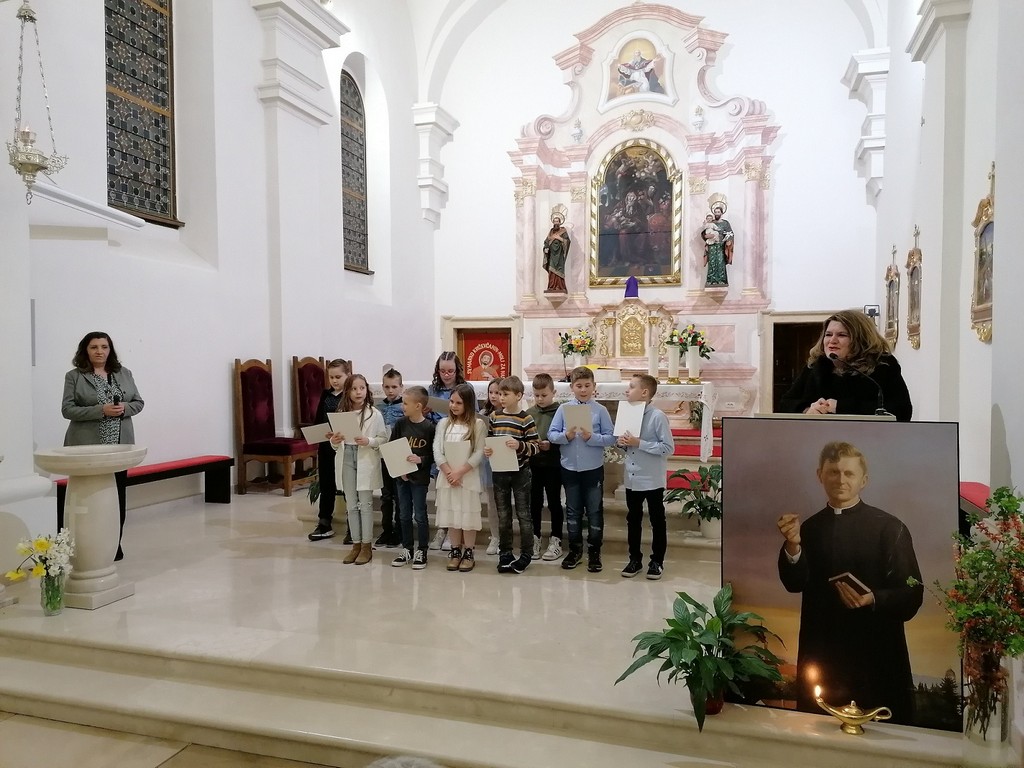 003 2. a razred i mentorica Lucija Martinčić, najava programa