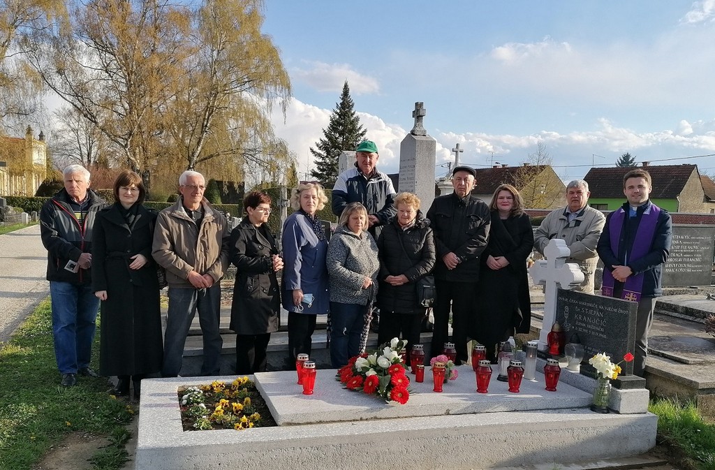 008 Na Kranjčićevu grobu