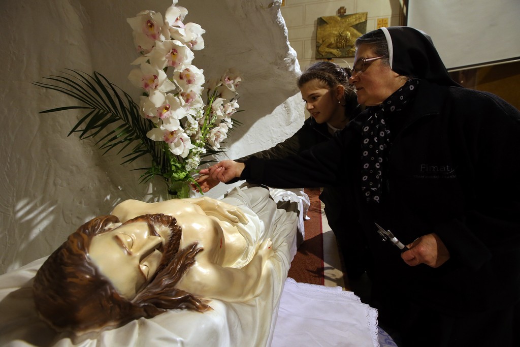 Zagreb: Ukraavanje Isusovog Groba U Crkvi Blaene Djevice Marije U Stenjevcu