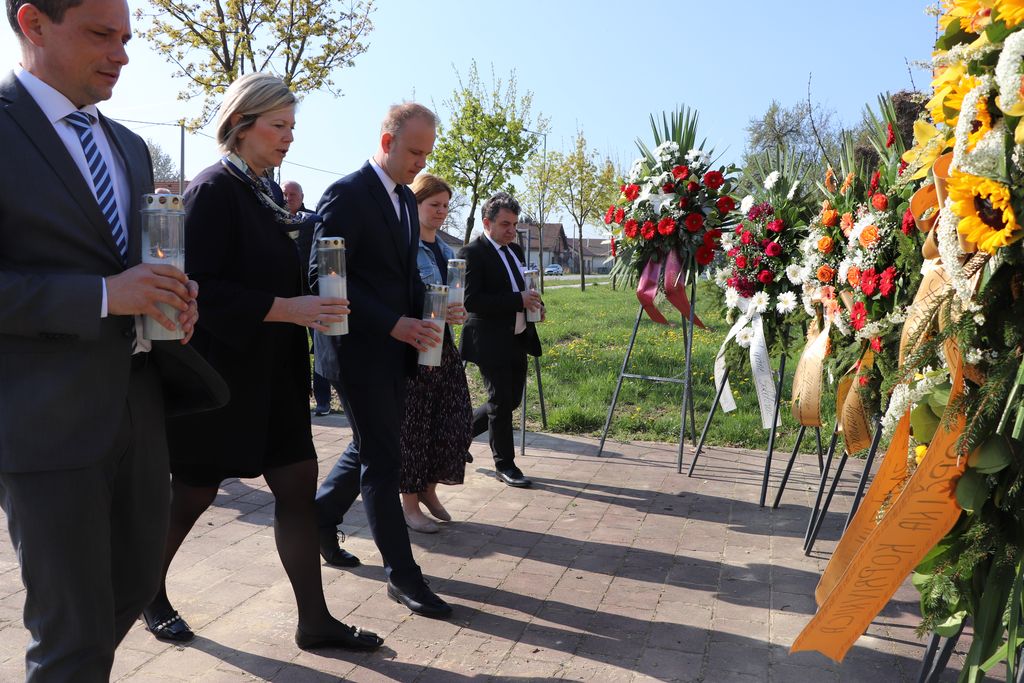 Polaganje Vijenaca Za Zrtve Logora Danica 04