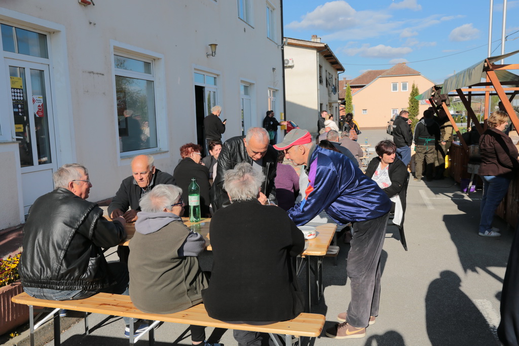 [FOTO] Lovački gulaš i dobra atmosfera u Farkaševcu