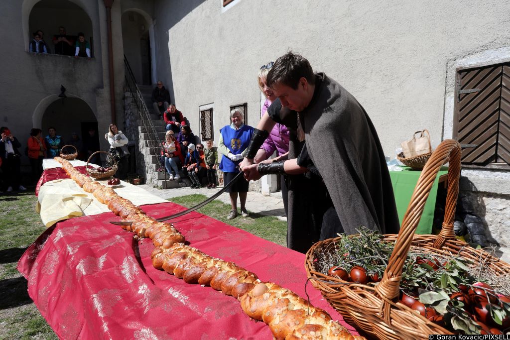 Pogledajte kako izgleda pletenica od 15 metara